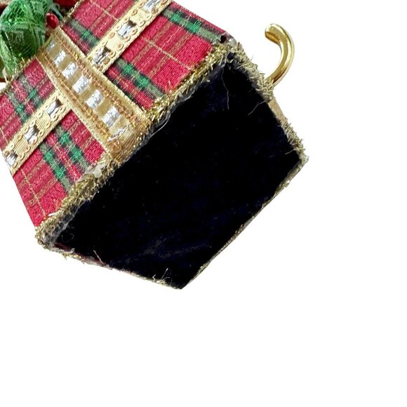 Mark Roberts Hollyberry Elf Stocking Holder 13.5” Christmas Elf #51–42174 Boxed - Picture 9 of 14